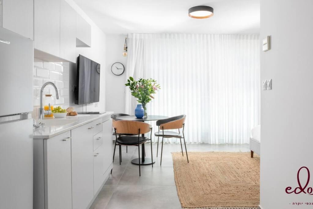 Appartement דירה יפהפייה עם מרפסת 100 מטר מהים - By Edom *